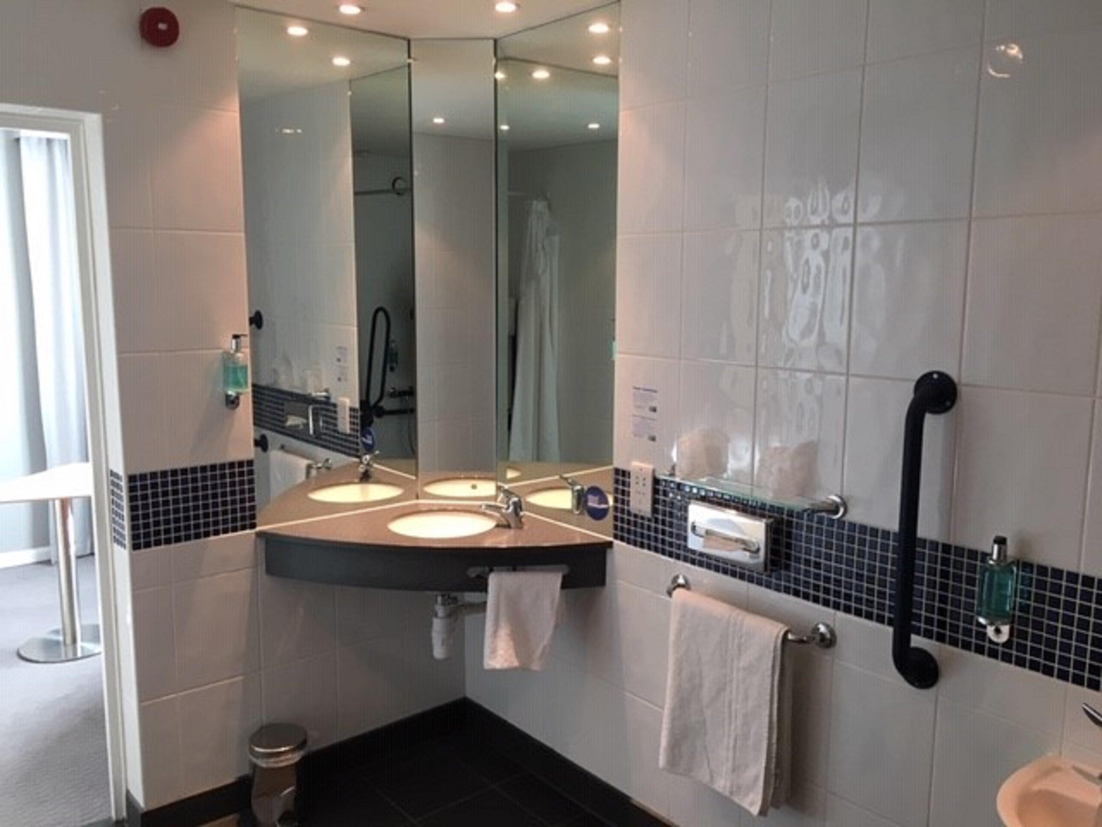 Отель Express Leeds Centre - Armouries By Ihg Лидс