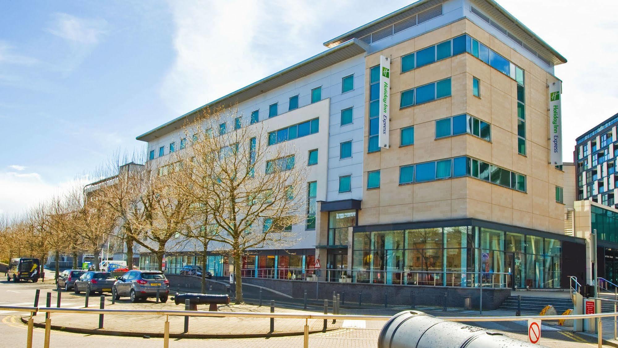 Отель Express Leeds Centre - Armouries By Ihg 3*
